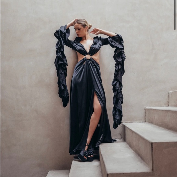 *NEW* CULT GAIA Kaia Gown Black - Picture 2 of 4
